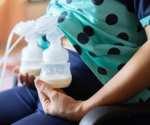 madre trabajadora lactancia materna sacaleches